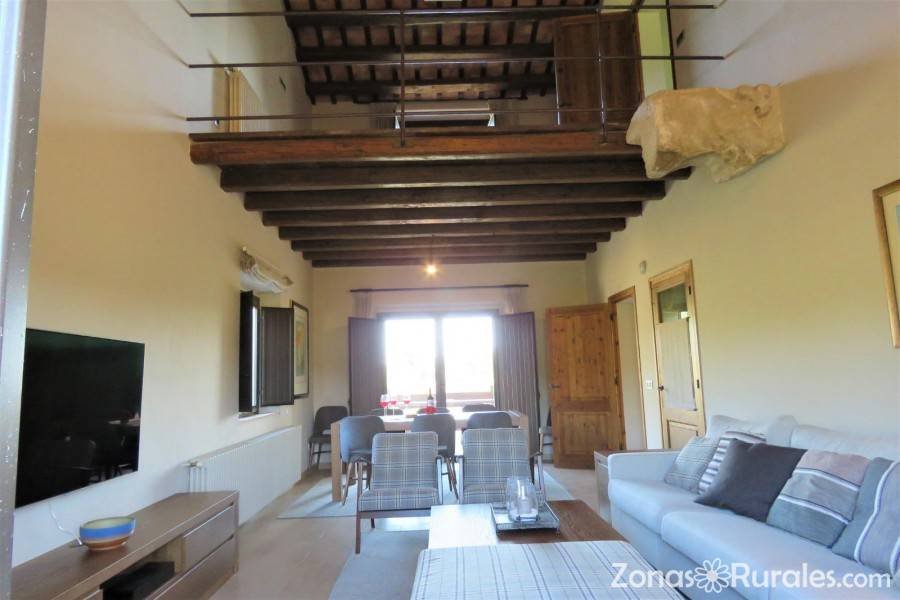 Casa Keller | Casa Rural en Llampaies (Girona)