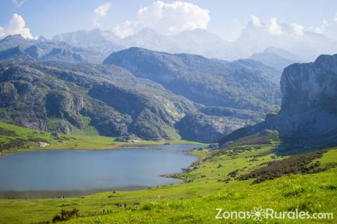 Bonitas vistas al lago Ercina en Covadonga, Asturias