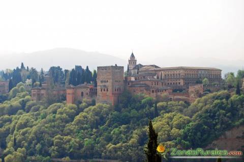 La Alhambra de Granada, arte y naturaleza.