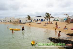 La Graciosa, una casa rural cerca de la isla espaola de los 2 pueblos