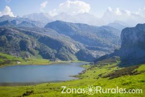 Bonitas vistas al lago Ercina en Covadonga, Asturias